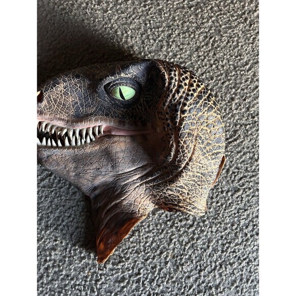 Vintage 1992 JURASSIC PARK Velociraptor Dinosaur Halloween Mask U.C.S. & Amblin - Picture 2 of 6